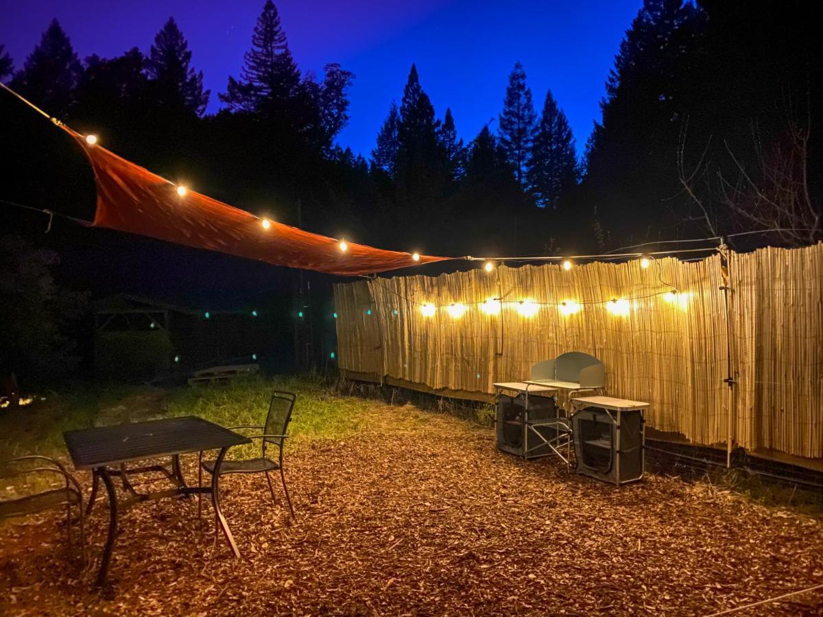Glamping In The Redwoods With A Hot Tub! Hotel Garberville Buitenkant foto