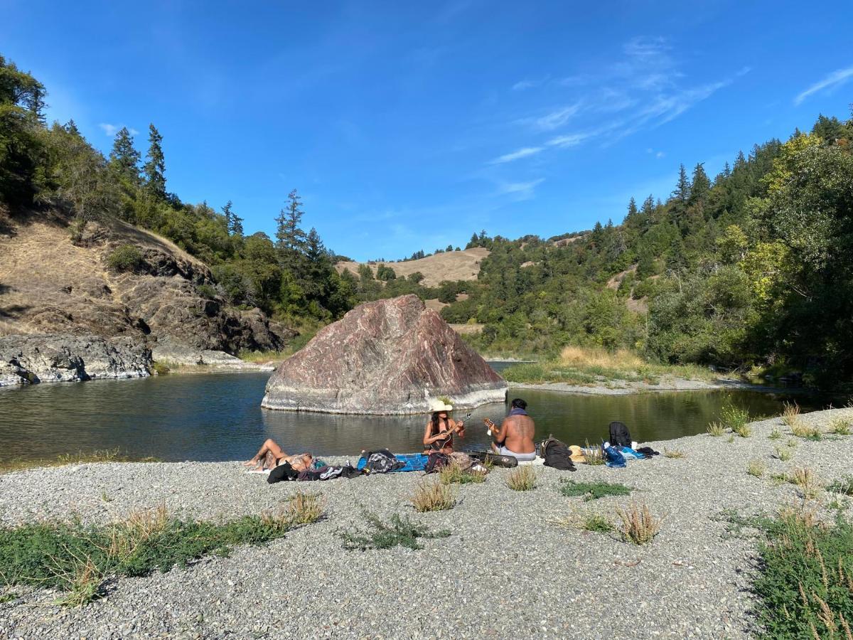 Glamping In The Redwoods With A Hot Tub! Hotel Garberville Buitenkant foto